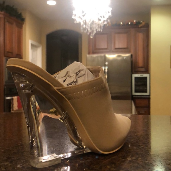 NEW Clear pointed toe wedge - Picture 2 of 7